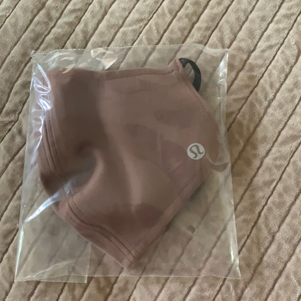 Lululemon Double Strap Face Mask